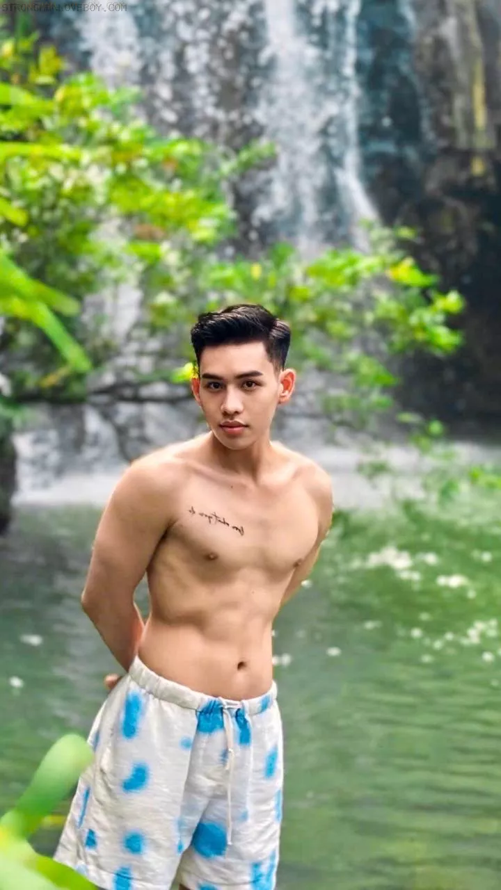Eric 1998-1m75/65kg Hàng khủng >19.c.m Matxa giỏi-top bot ok Zai SG