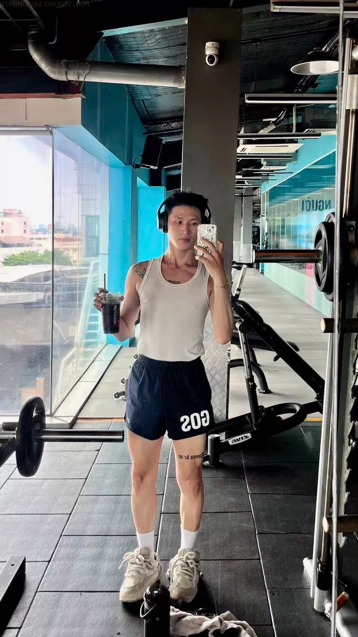 Phụng 2k-1m71/60kg slim fit ku khủng Matxa full top bot Q trà vinh 
