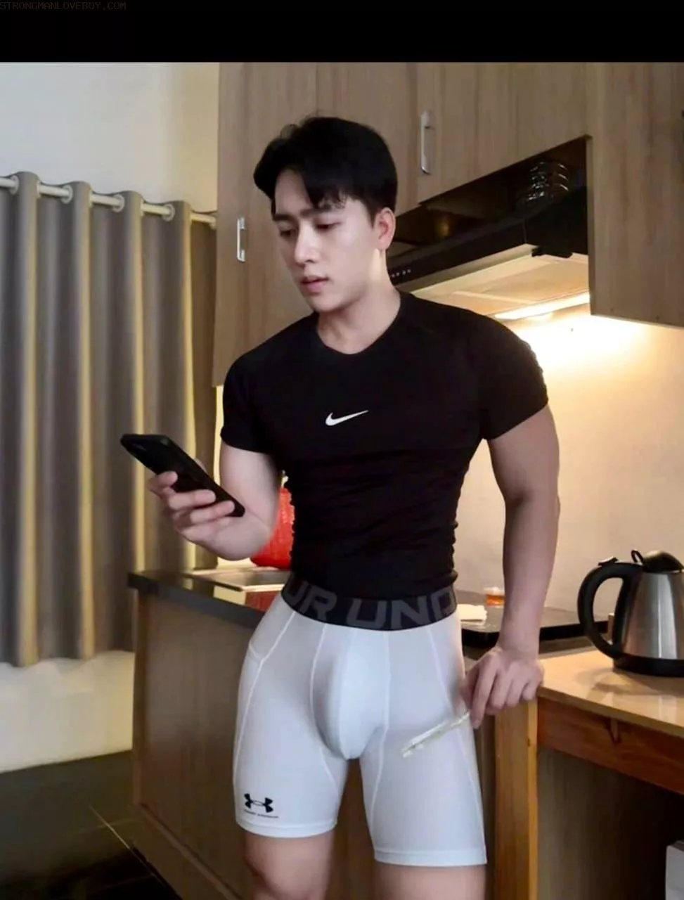 GYM VIP Bin 2000-1m78/70kg  Bottom ku khủng Ltinh phê Q tiền giang