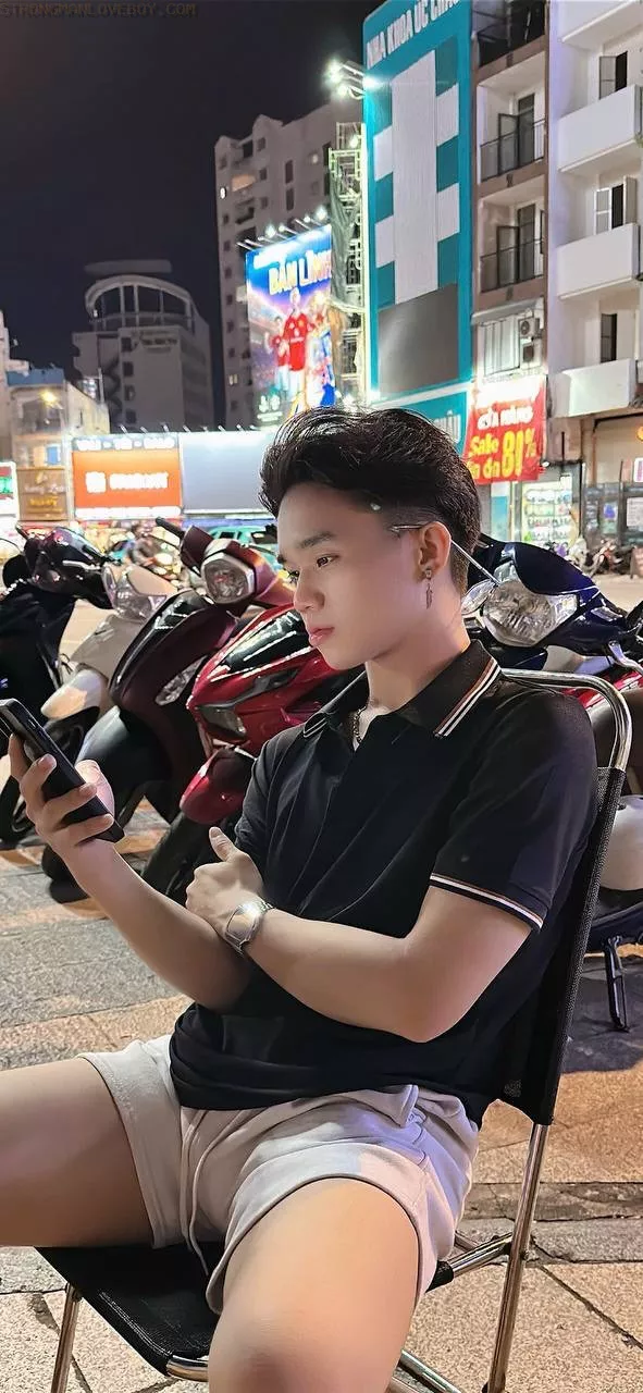 Nhật hoàng 19 tuổi -1m68-55kg  bot baby  