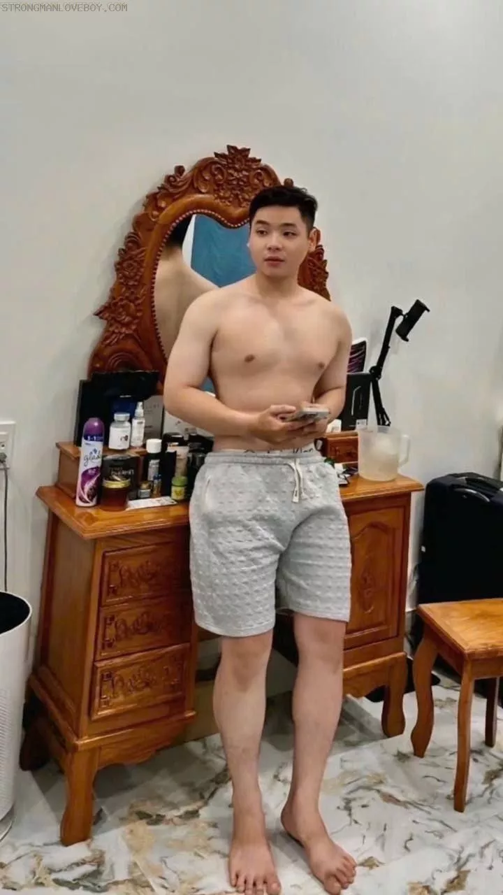 Huy 2k4-1m72/65kg Hàng khủng- matxa, top, bot ok Q cần thơ 
