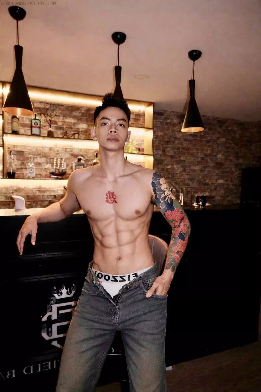 Sang 2k4-1m75/60kg Body slim fit Hàng khủng, mat-xa tốt Menl top bot ok Q đồng nai