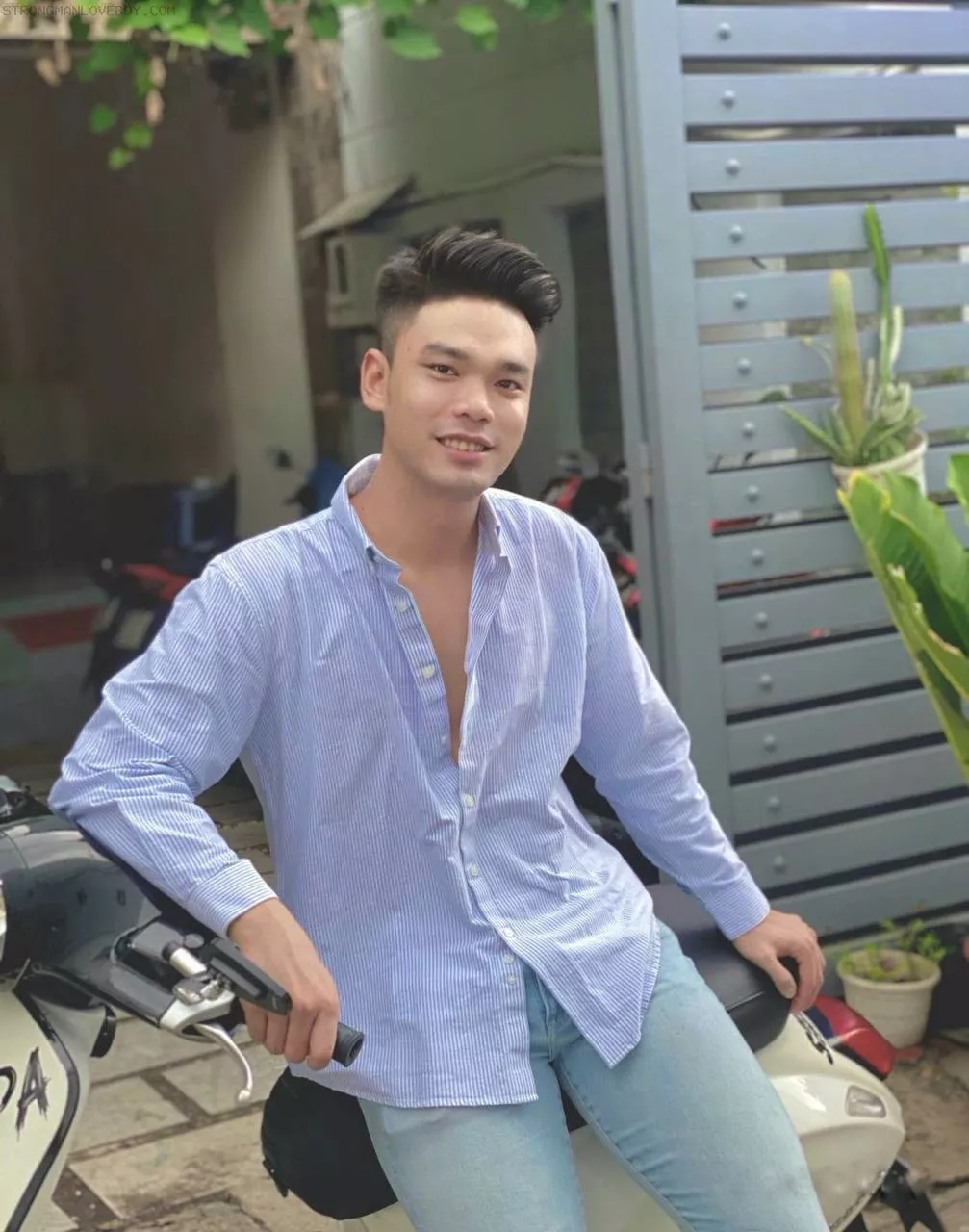 Phong 1998-1m84/80kg Menl GYM hàng khủng Top only, Q miền tây