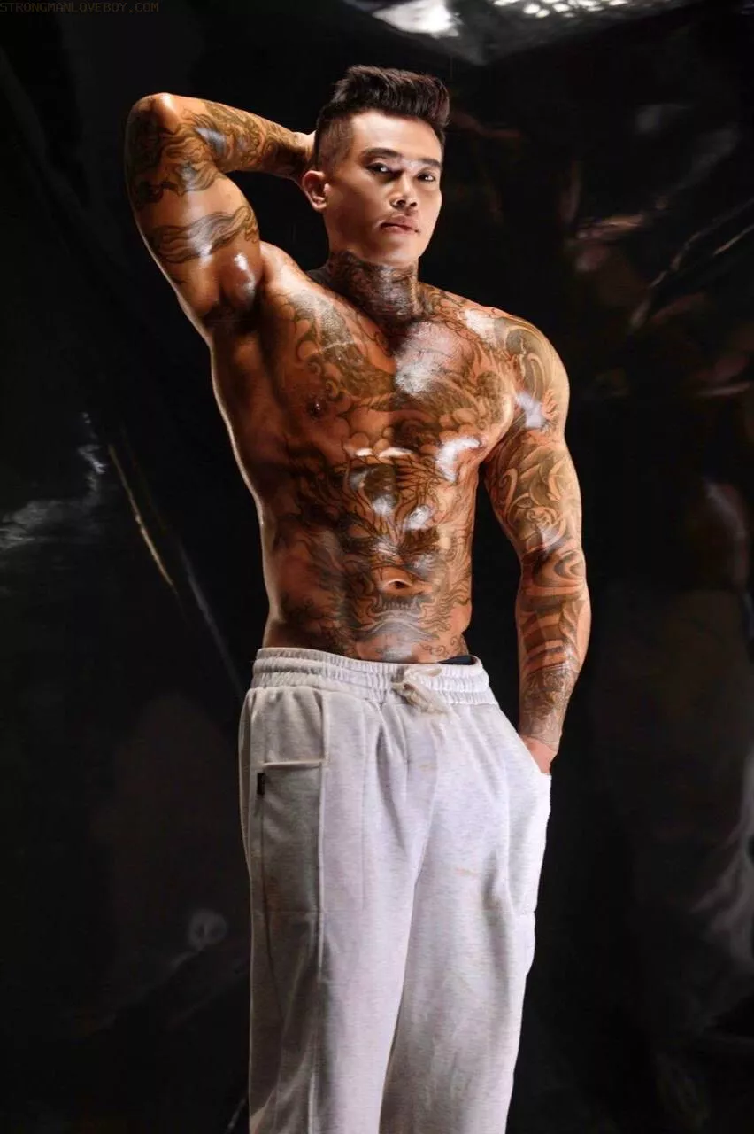 PT GYM-Bo tattoo 1994 1m71/74kg hàng khủng Top bot full Trai SG. Nhận 2tr