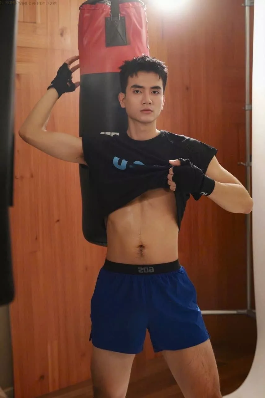 Bảo 2k -1m78/68kg Menl top only Q.trà vinh Đang ở q10