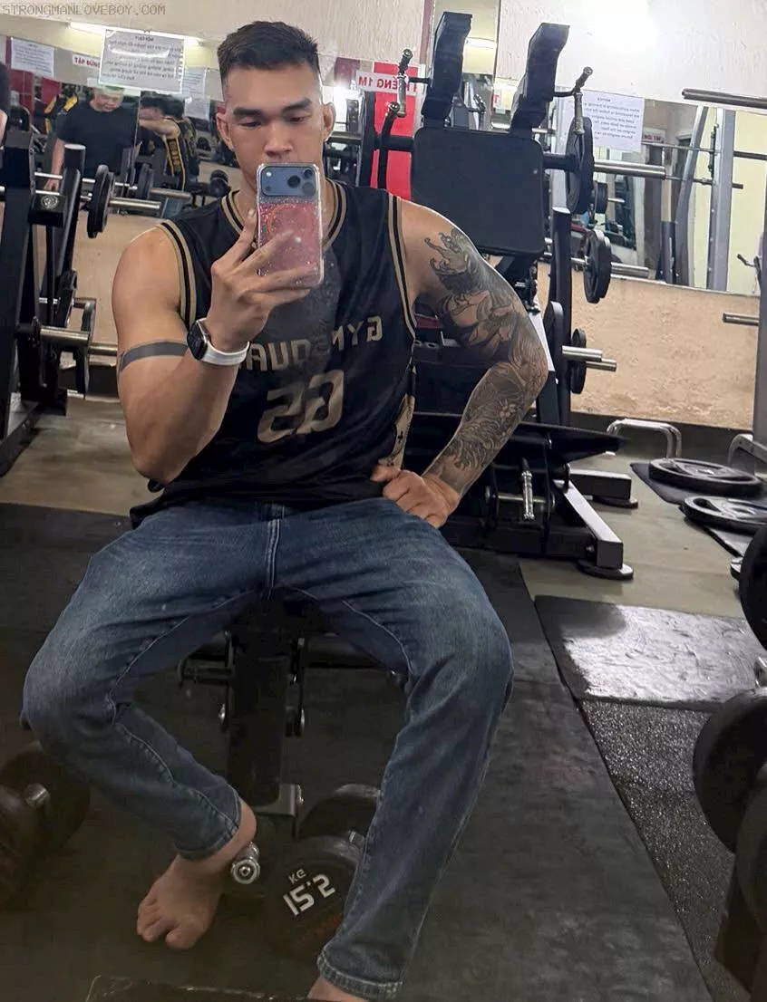 Huỳnh Cơ 2k2-1m80/68kg Gym slim fit-hàng khủng Top bot ok Miền nam