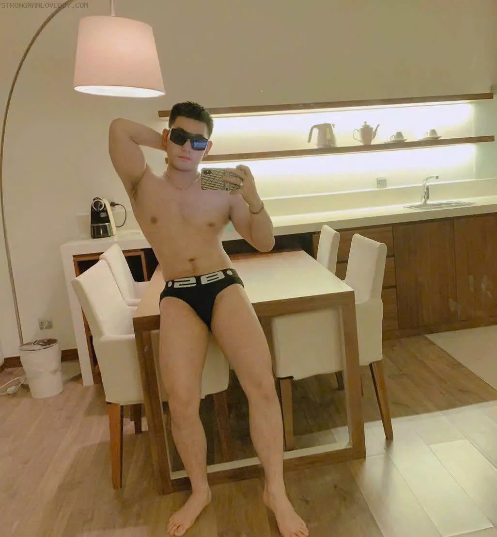 Duy 25T  1m70/68kg gym muscle  Cent top bot matxa tốt Q trà vinh