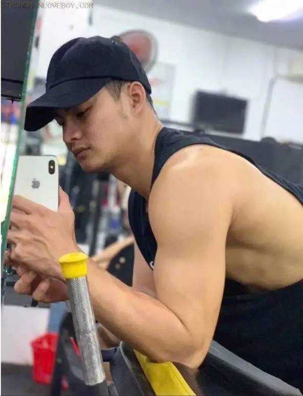 PT GYM SG KEVIN Lam 1996-1m73/74kg BODY GYM Ku khủng, full zâm & nhiệt tình