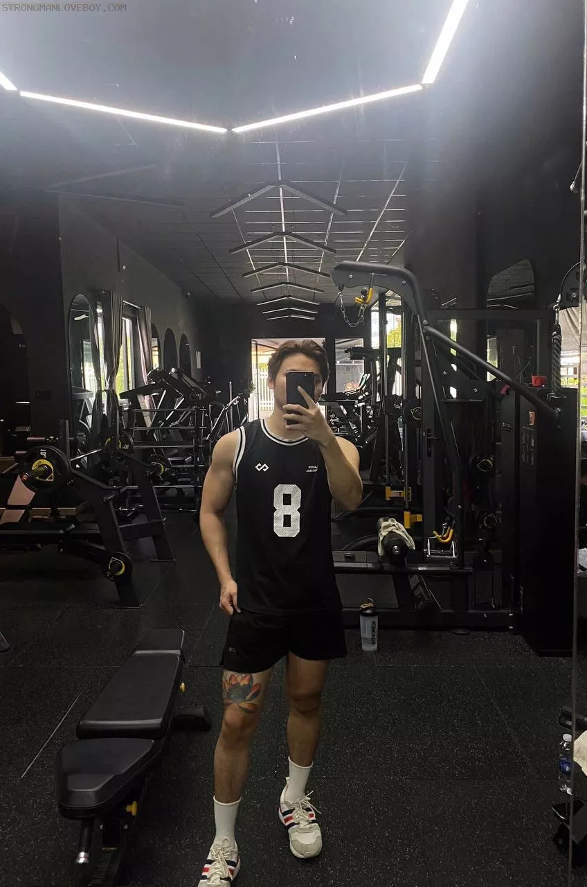 Đăng 2k2 SG 1m73/62 kg H khủng Cent top bot   Gym matxa tốt
