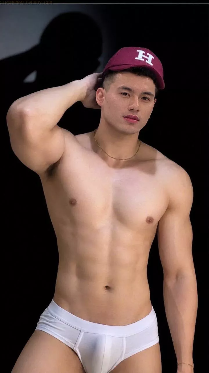 Soc 99 Gym body  1m73/75kg top bot dâm matxa tốt  Q cân thơ
