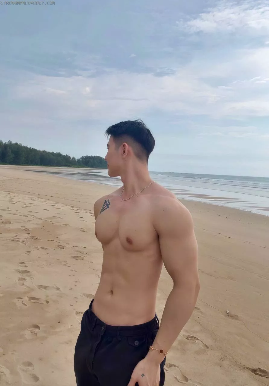 Khắc vỹ 2k gym  1m72/68kg cen top bot matxa tốt  SG