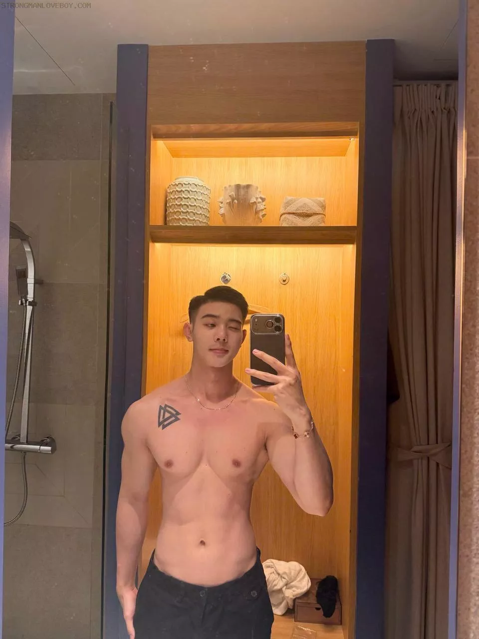 Khắc vỹ 2k gym  1m72/68kg cen top bot matxa tốt  SG