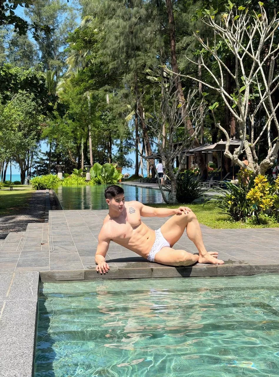 Khắc vỹ 2k gym  1m72/68kg cen top bot matxa tốt  SG