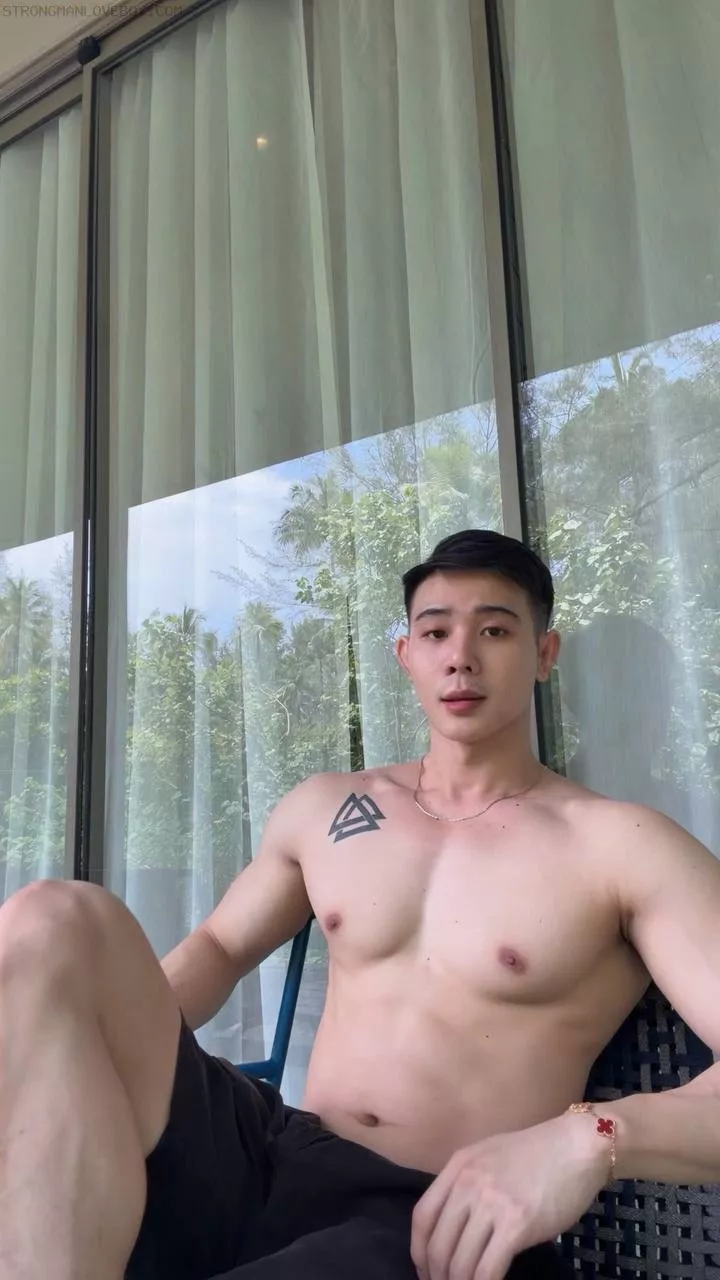 Khắc vỹ 2k gym  1m72/68kg cen top bot matxa tốt  SG