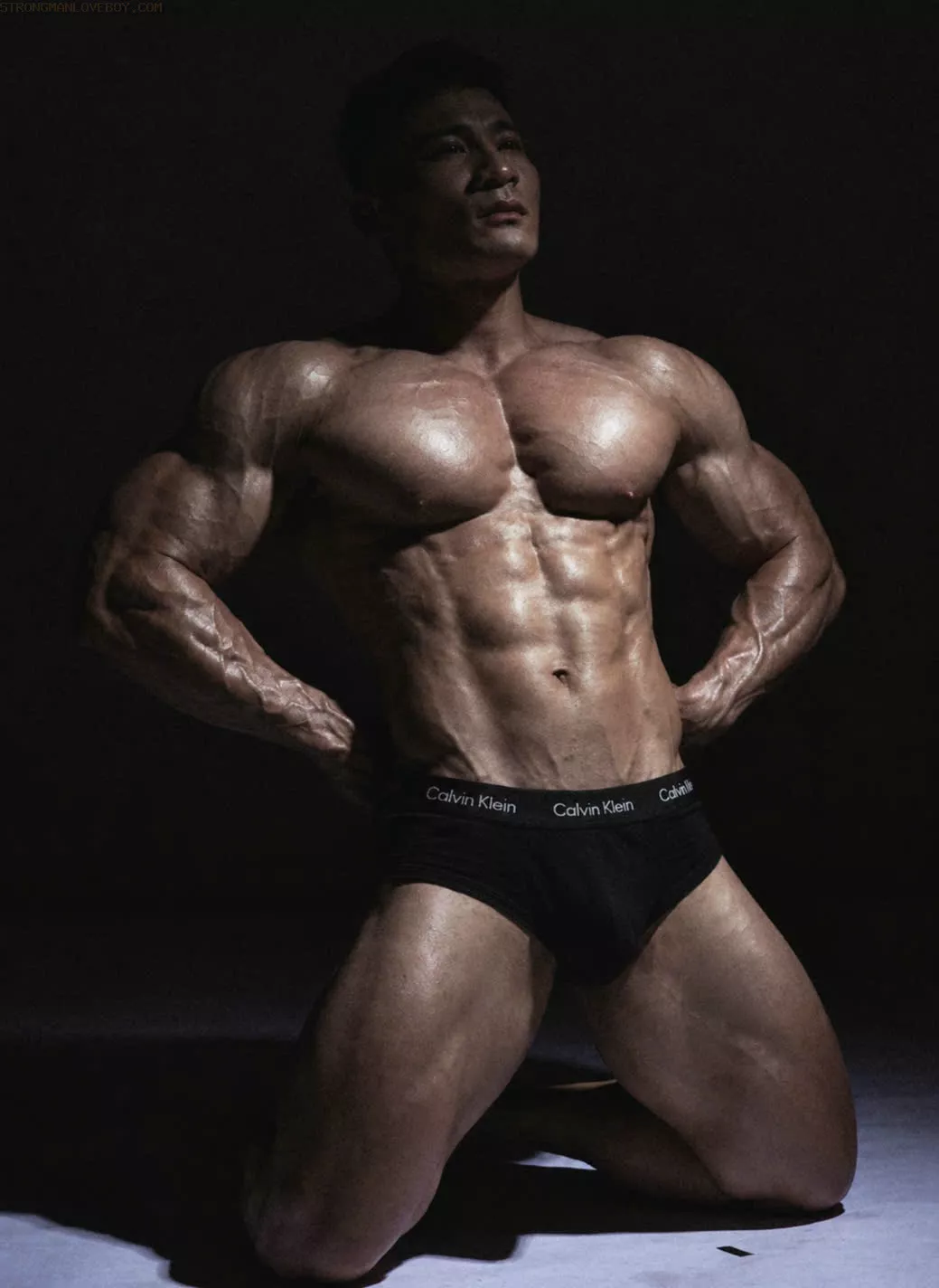 Vận đông viên Gym  Model 1m71/79kg hang 17cm  Only top  Đi 3tr