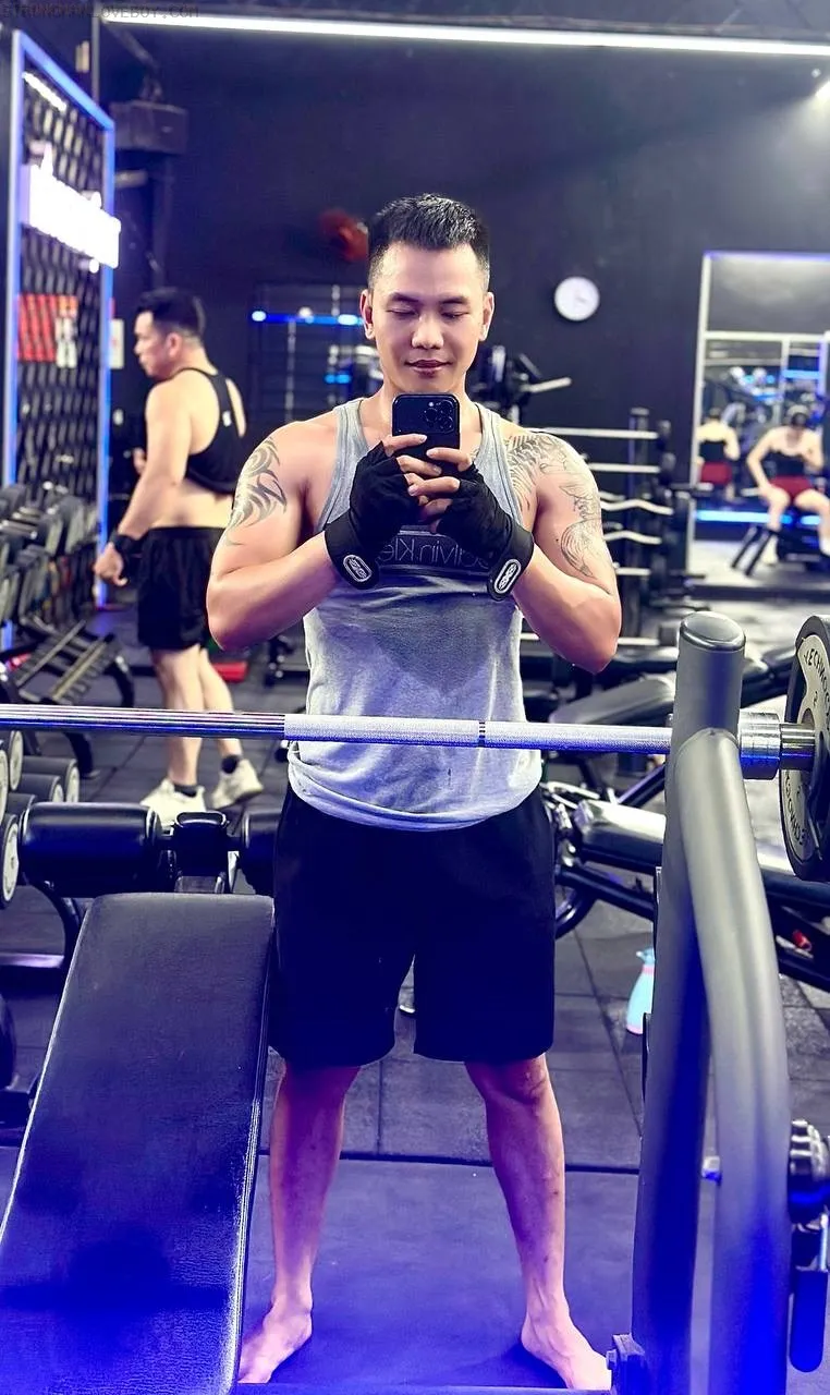 Khang C thơ 1998  Menly Gym   1m71/68kg   Matxa tốt cent top bot  Sdt 0348583323