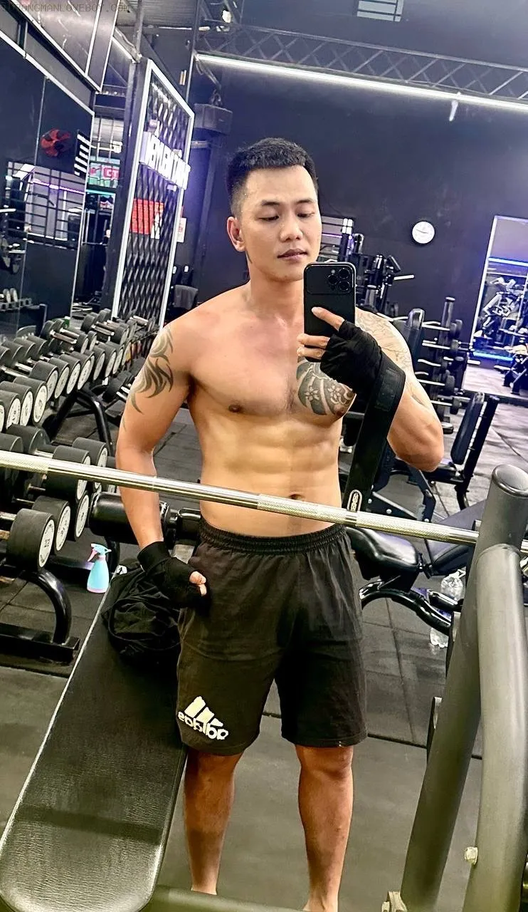 Khang C thơ 1998  Menly Gym   1m71/68kg   Matxa tốt cent top bot  Sdt 0348583323