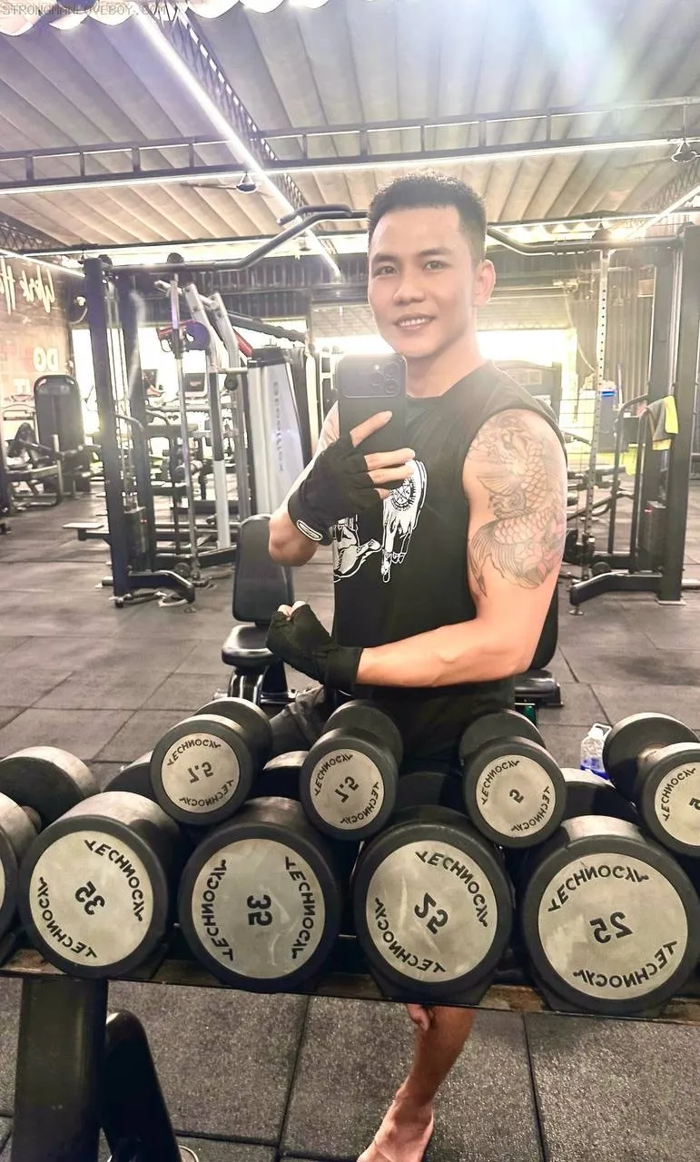 Khang C thơ 1998  Menly Gym   1m71/68kg   Matxa tốt cent top bot  Sdt 0348583323