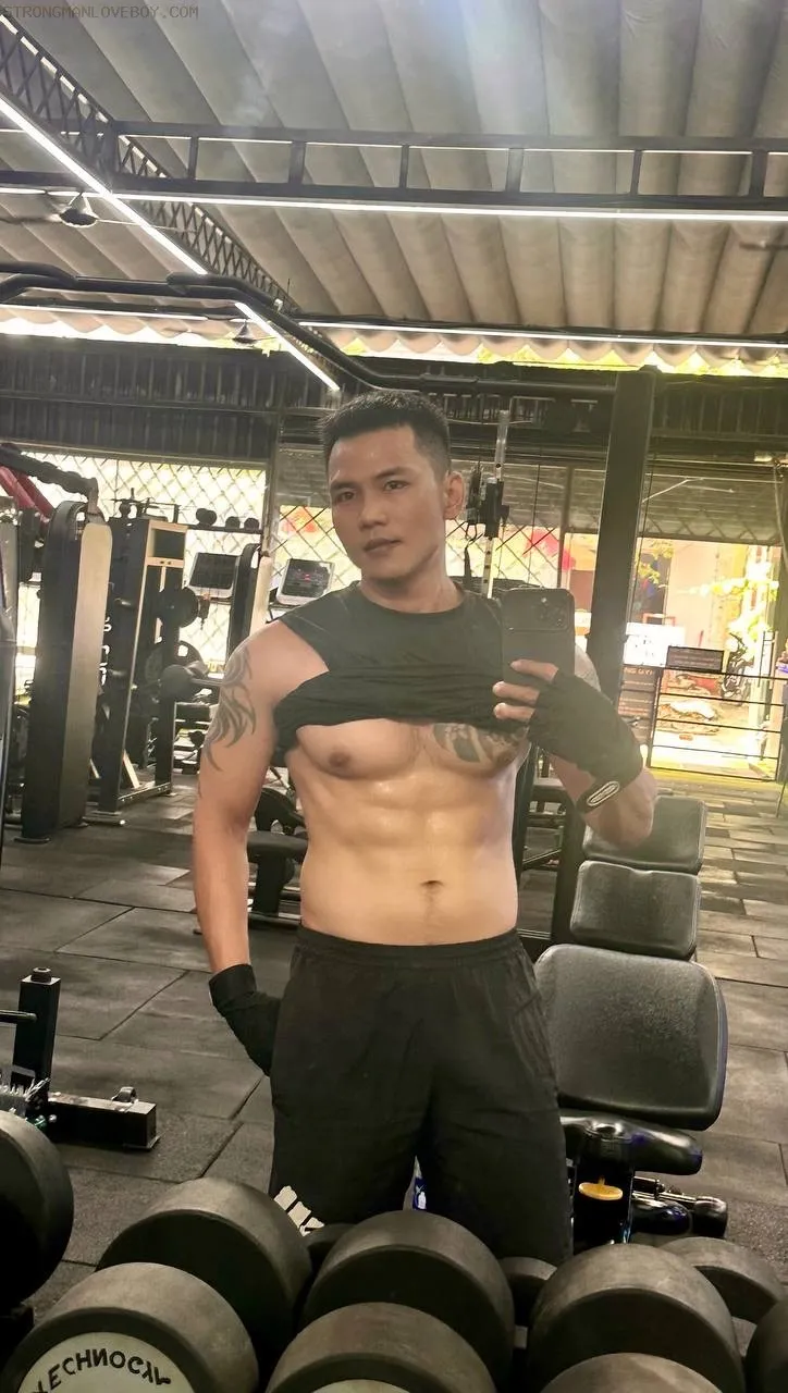 Khang C thơ 1998  Menly Gym   1m71/68kg   Matxa tốt cent top bot  Sdt 0348583323